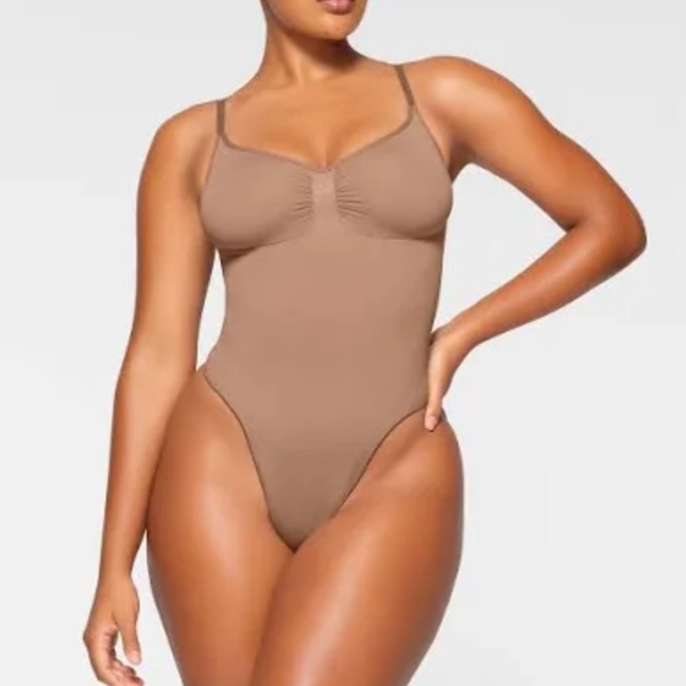 SKIMS‎ Thong Bodysuit Sienna S/M